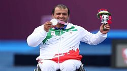 حضور آقای بیابانی قهرمان پارا المپیک در مجموعه آسایش